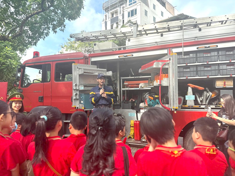 Hà Nội: Tuyên truyền kiến thức phòng cháy chữa cháy tại phố đi bộ hồ Hoàn Kiếm - ảnh 1
