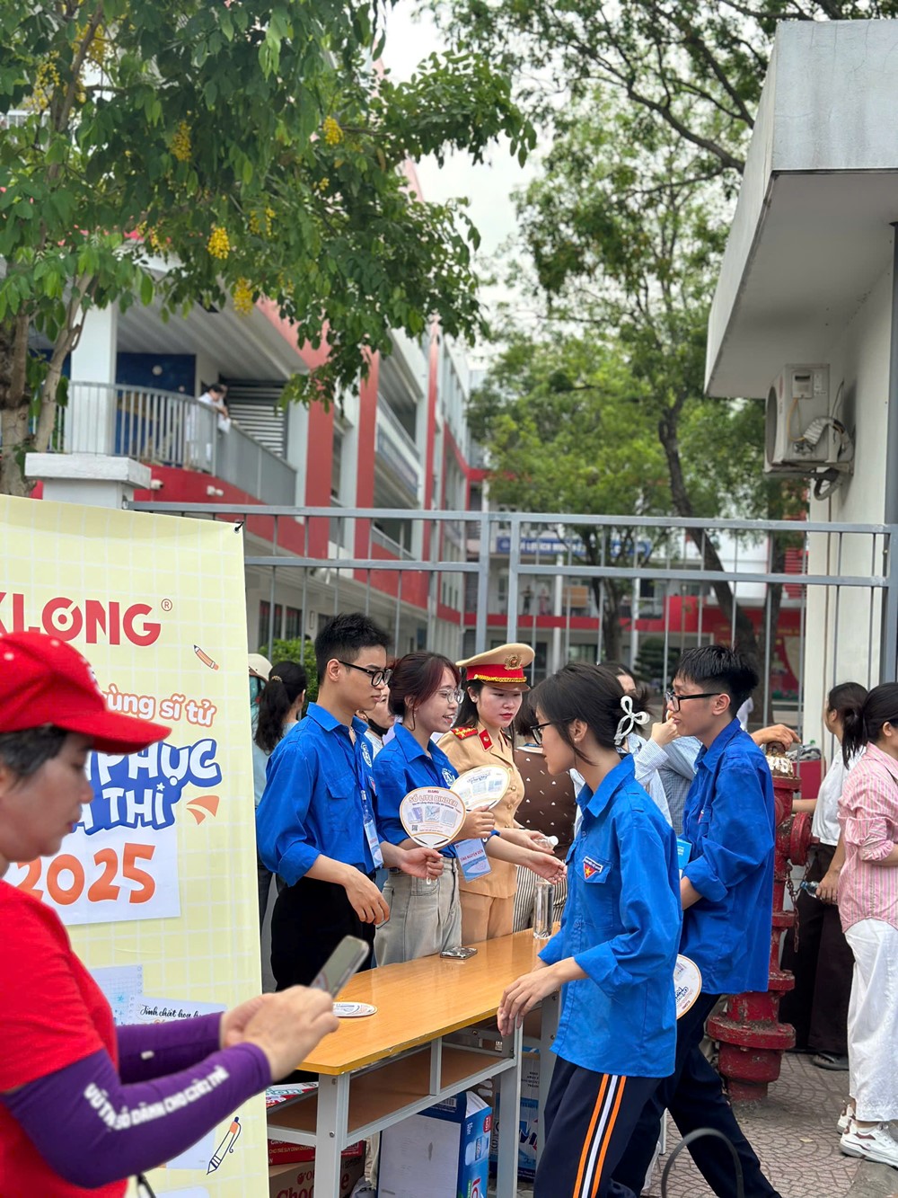 Chiều 7/6, các học sinh Hà Nội bước vào môn thi thứ hai - ảnh 4