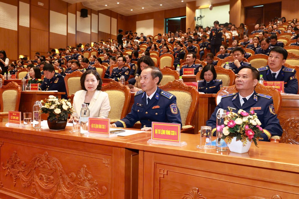 Tuyên dương phụ nữ điển hình tiên tiến trong lực lượng Cảnh sát biển Việt Nam - ảnh 1