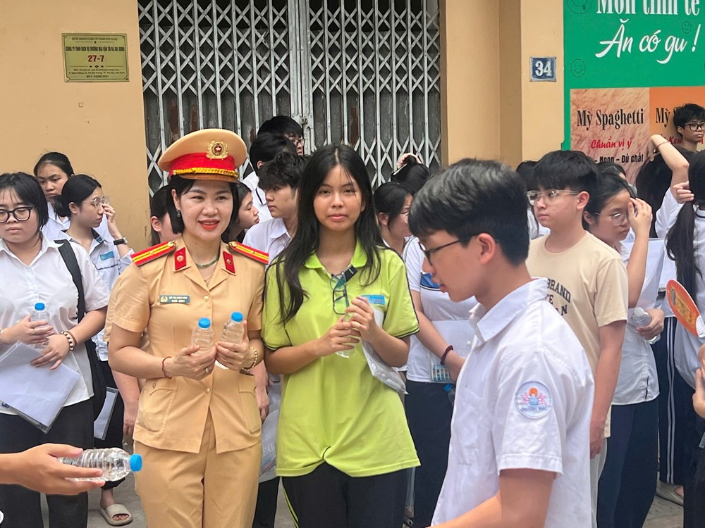 Chiều 7/6, các học sinh Hà Nội bước vào môn thi thứ hai - ảnh 3