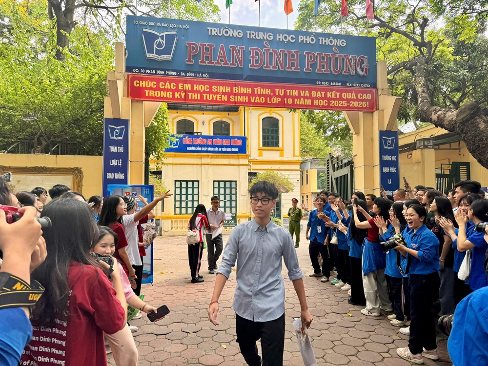 Quận Ba Đình: 3.600 thí sinh hoàn thành an toàn, nghiêm túc hai môn thi đầu tiên - ảnh 2