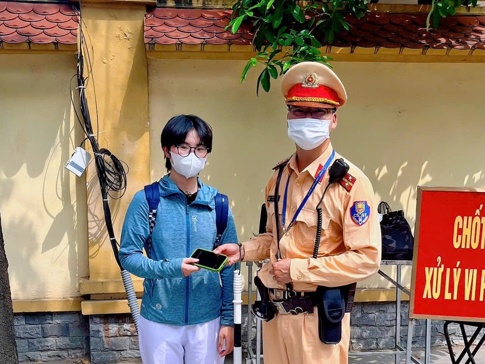 Nhận lại tài sản thất lạc, người dân viết thư cảm ơn cảnh sát giao thông - ảnh 1