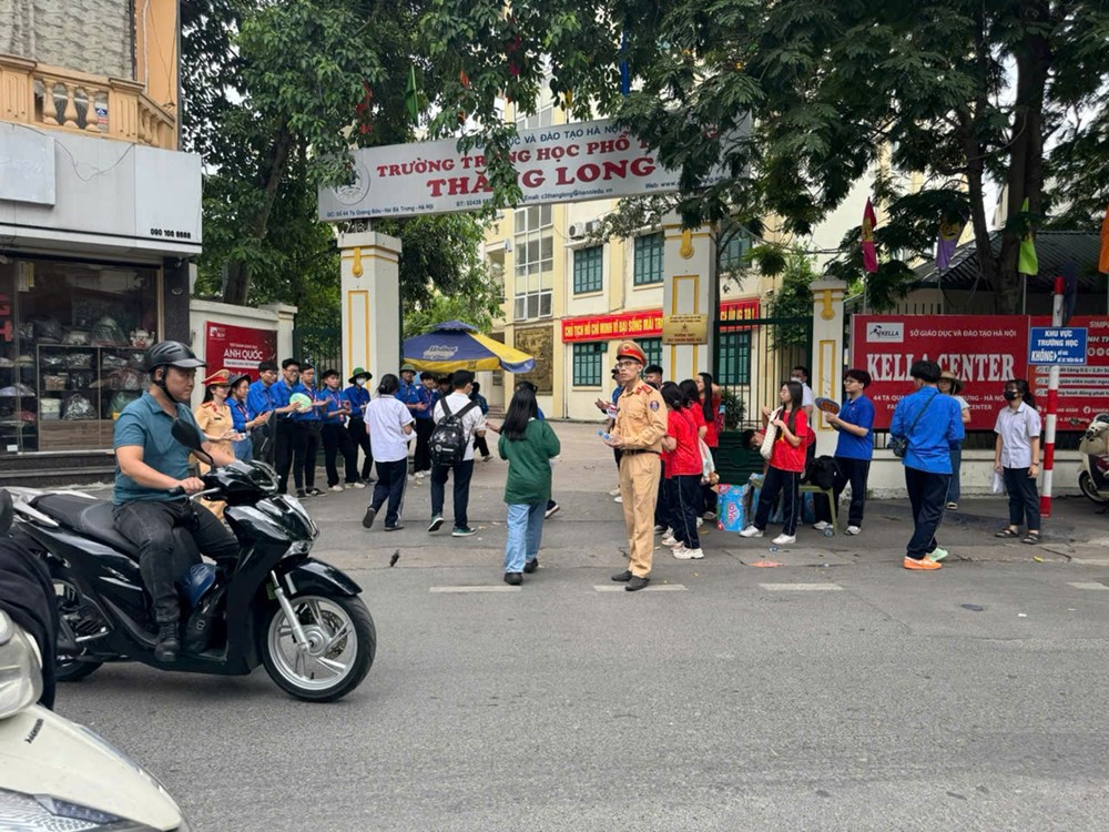 Chiều 7/6, các học sinh Hà Nội bước vào môn thi thứ hai - ảnh 1