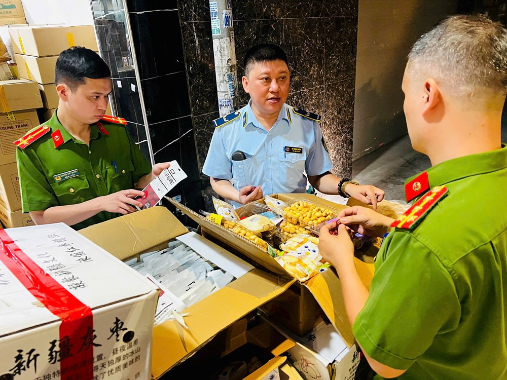 Hà Nội: “Không có vùng cấm đối với hàng giả, hàng nhái, hàng lậu” - ảnh 1
