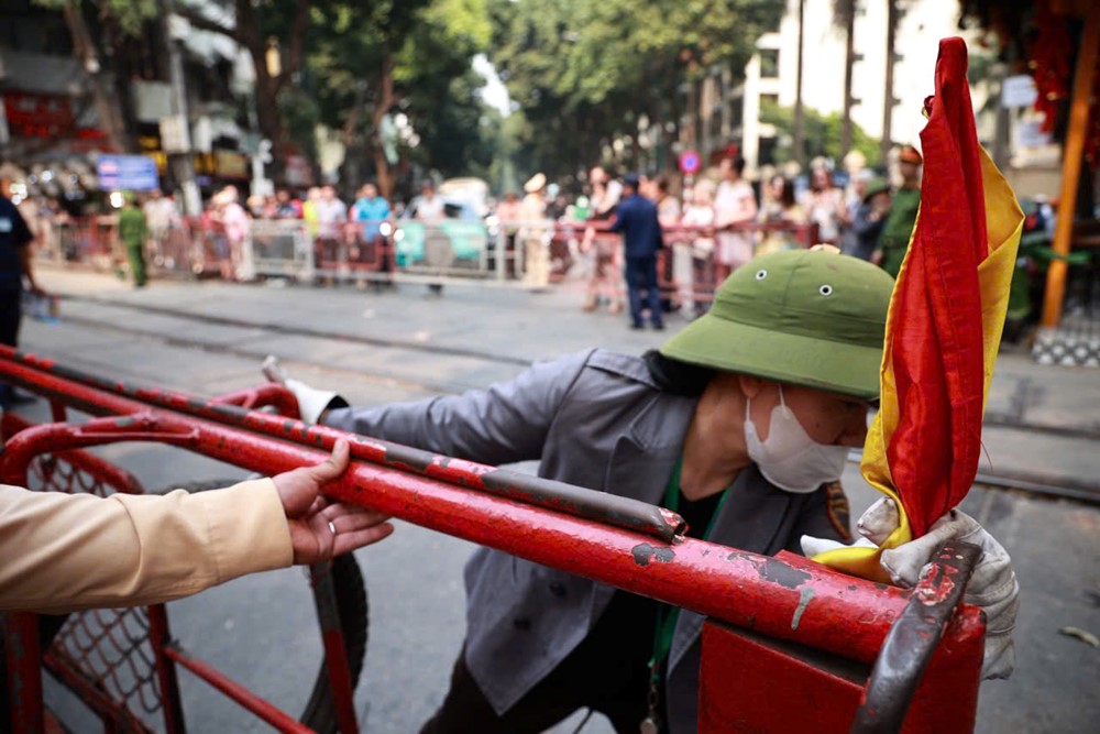 Hà Nội: Tiếp tục duy trì tuần tra, xử lý vi phạm tại “phố cà phê đường tàu” - ảnh 3