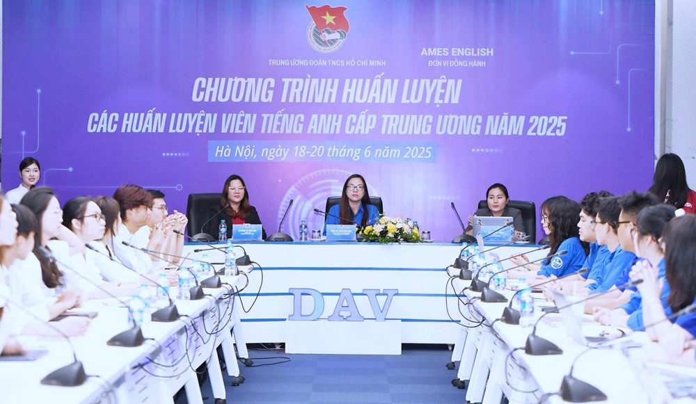 Khai mạc Chương trình tập huấn tình nguyện viên dạy tiếng Anh cấp Trung ương năm 2025 - ảnh 1