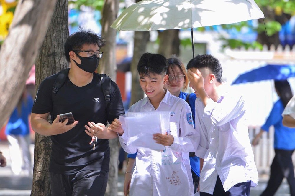 Thí sinh Hà Nội hoàn tất thủ tục dự thi tốt nghiệp THPT 2025 - ảnh 1