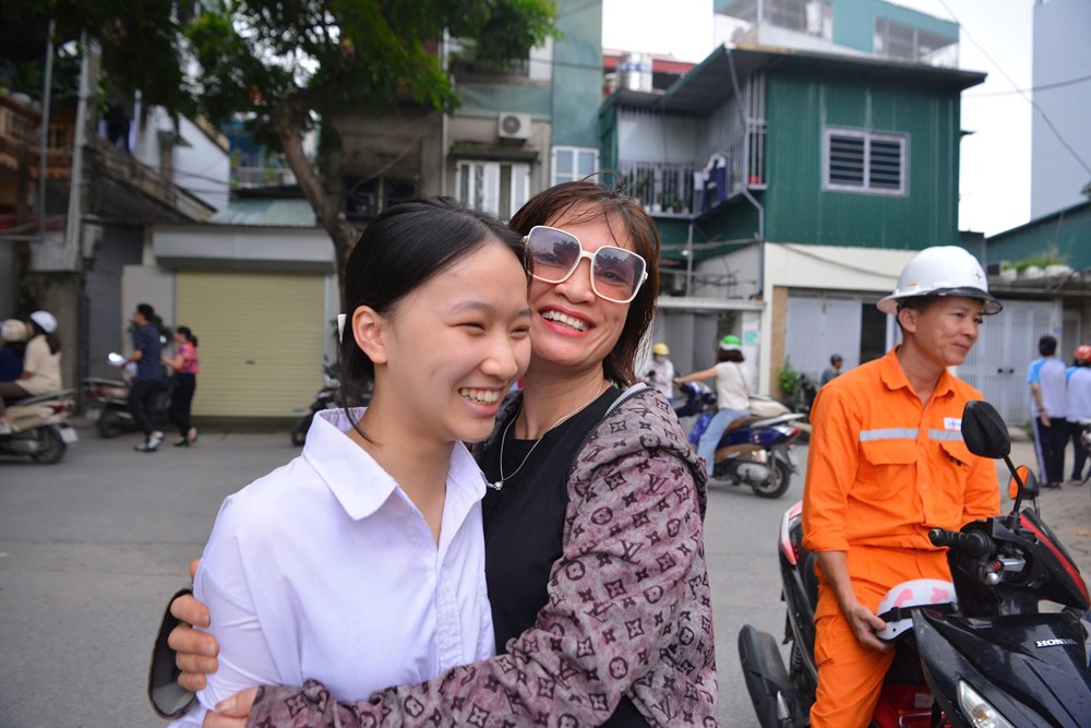 Sáng 27/6, thí sinh thi chương trình GDPT 2018 hoàn thành kỳ thi tốt nghiệp THPT 2025 - ảnh 8