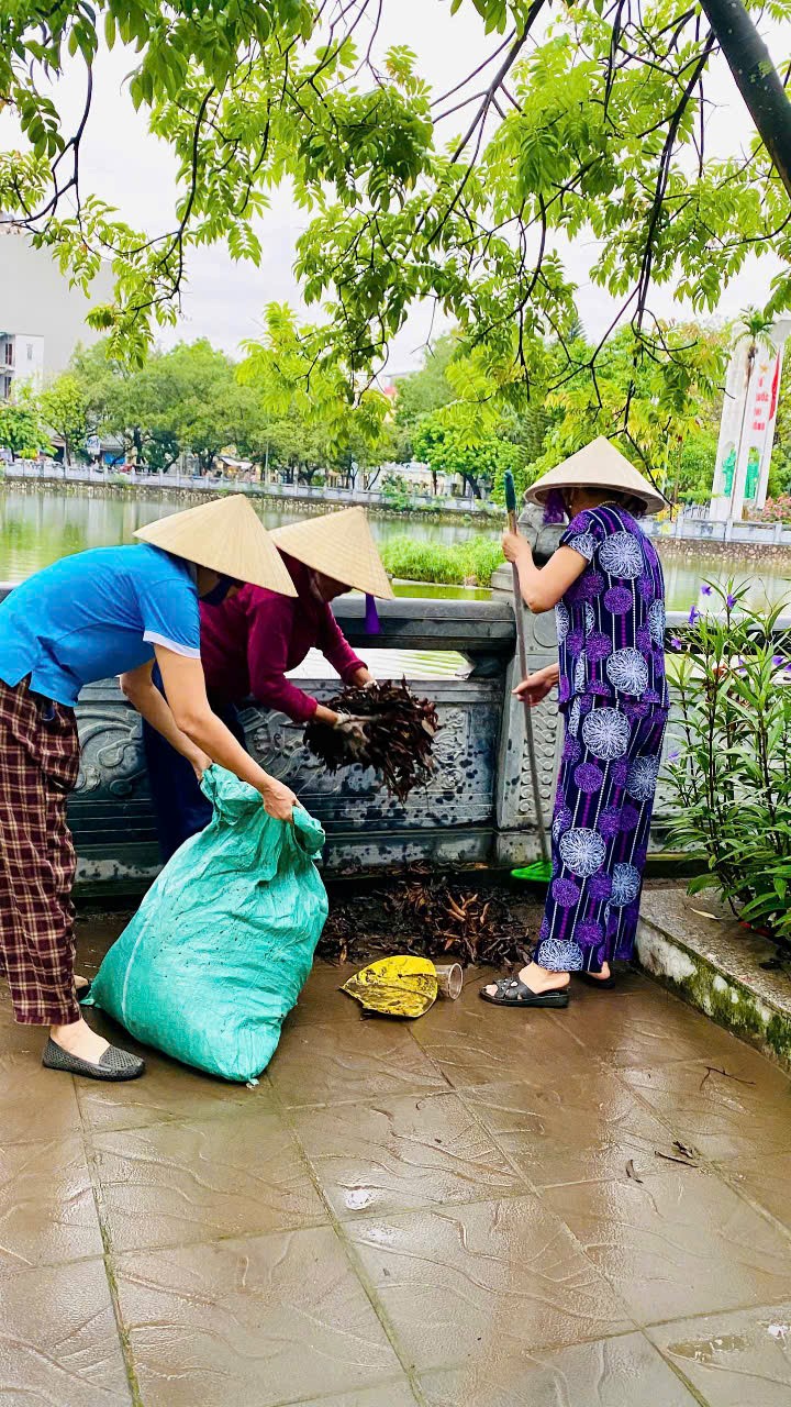 Phụ nữ phường Phú Diễn (mới) tổng vệ sinh môi trường, thiết thực chào mừng chính quyền địa phương 2 cấp - ảnh 4