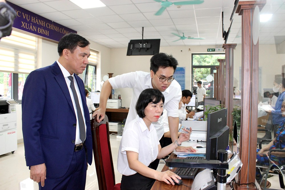 Hà Nội: Ngày đầu tiên thực hiện chính quyền 2 cấp, người dân phấn khởi vì thủ tục nhanh gọn - ảnh 6