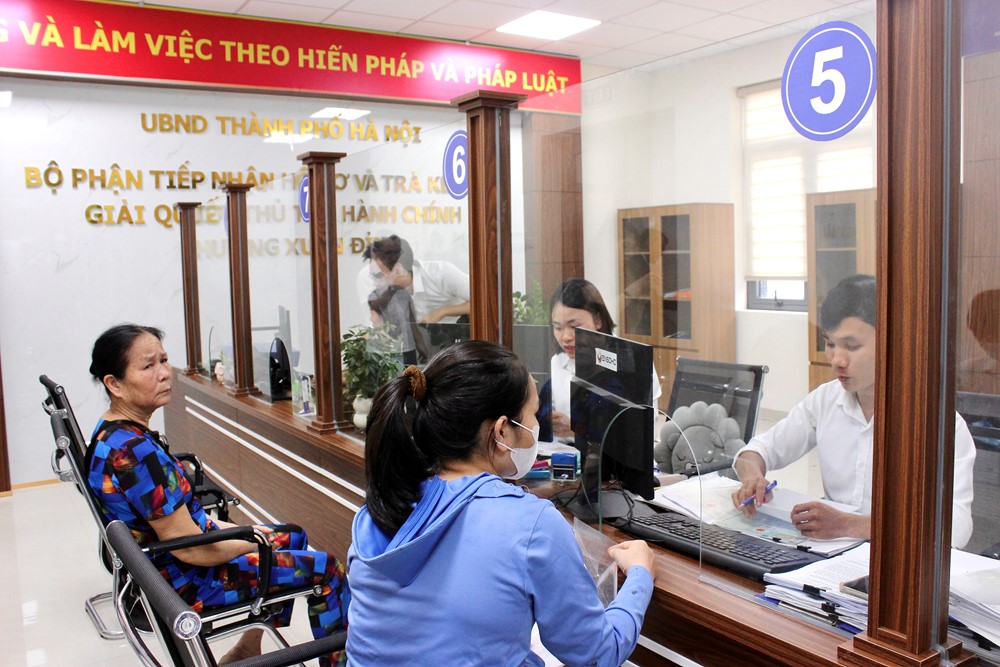 Hà Nội: Ngày đầu tiên thực hiện chính quyền 2 cấp, người dân phấn khởi vì thủ tục nhanh gọn - ảnh 7