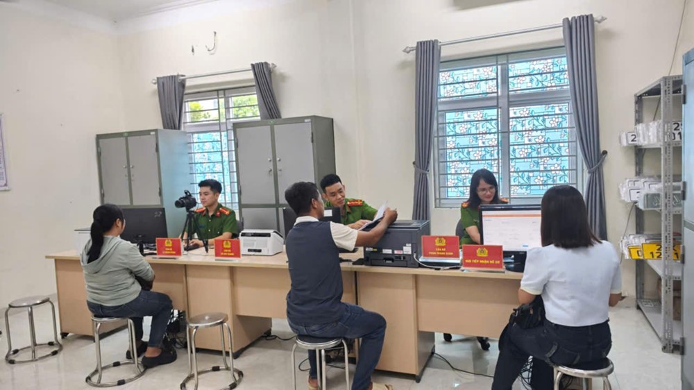Ngày đầu hoạt động của công an xã, phường mới ở Hà Nội - ảnh 2