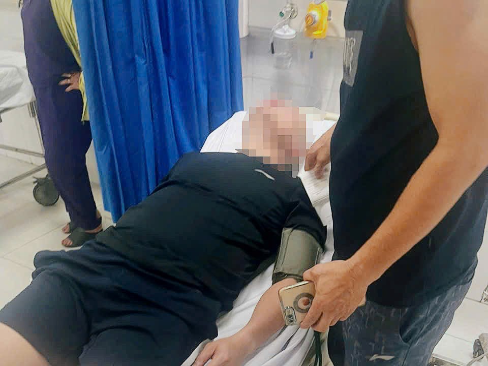 Hà Nội: Cảnh sát giao thông hỗ trợ đưa người đàn ông bị đột quỵ đi cấp cứu kịp thời - ảnh 2