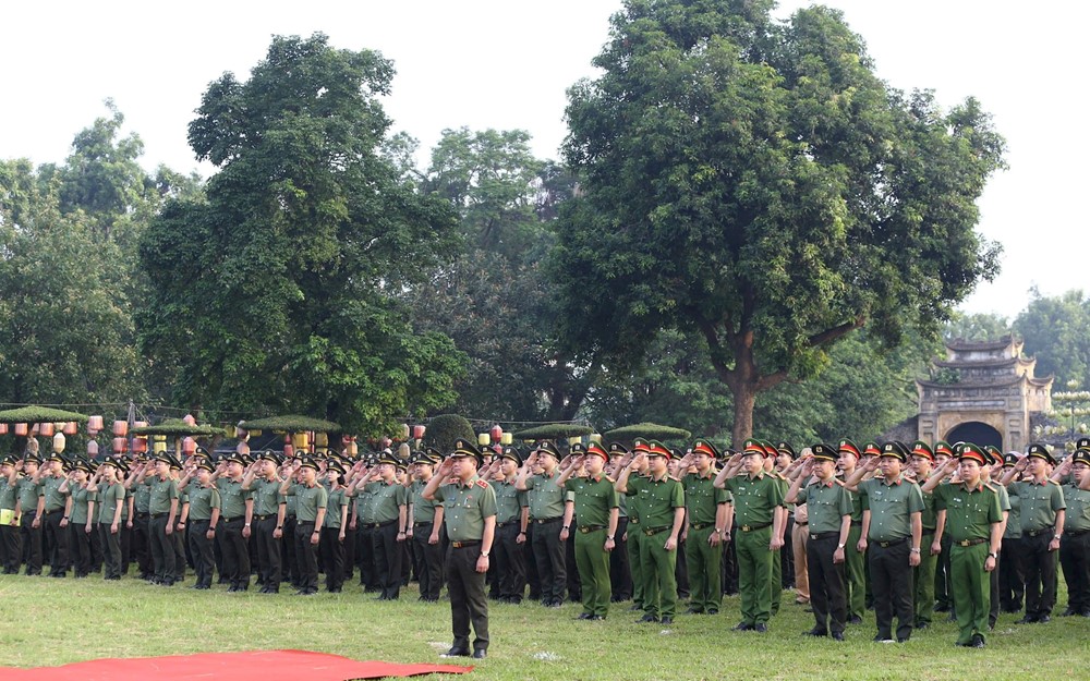 Công an Hà Nội tổ chức Lễ chào cờ Tổ quốc tại Hoàng thành Thăng Long - ảnh 1