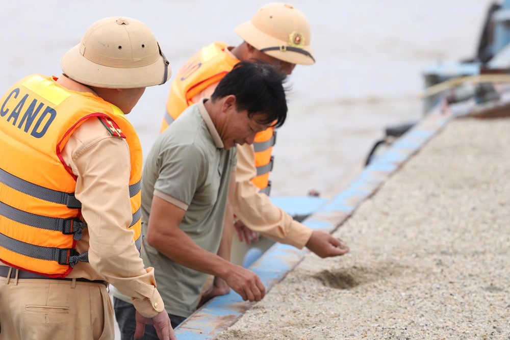 Hà Nội: Triển khai các giải pháp đảm bảo an toàn giao thông đường thuỷ trong mùa mưa lũ - ảnh 2