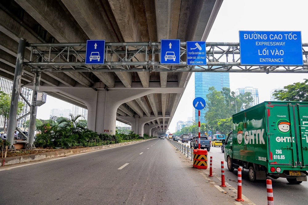 Xây dựng thói quen di chuyển an toàn trên các tuyến đường mới phân làn của người dân Thủ đô - ảnh 1