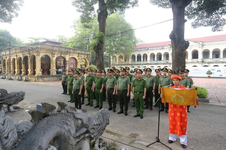 Công an Hà Nội tổ chức Lễ chào cờ Tổ quốc tại Hoàng thành Thăng Long - ảnh 4