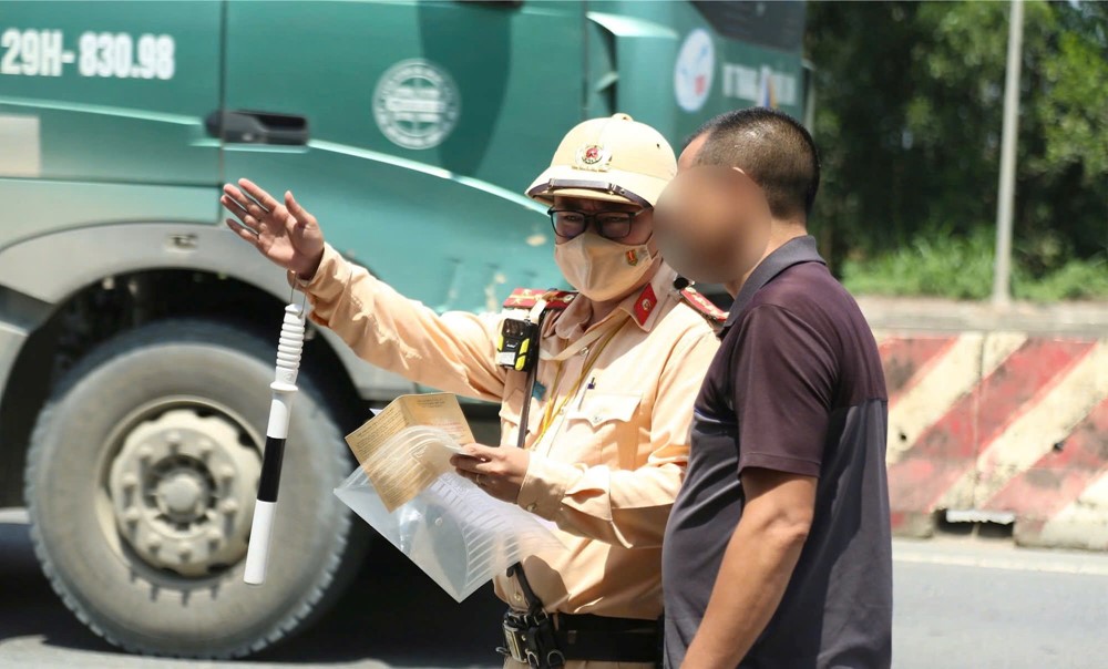 Hà Nội kiên quyết xử lý xe quá tải trên Quốc lộ 32 - ảnh 2