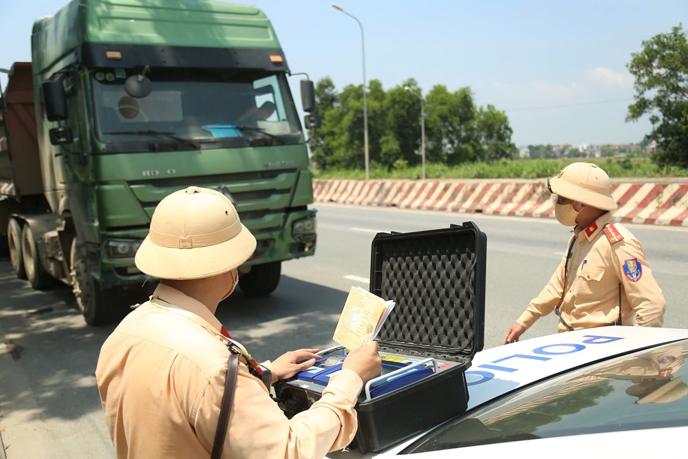 Hà Nội kiên quyết xử lý xe quá tải trên Quốc lộ 32 - ảnh 3