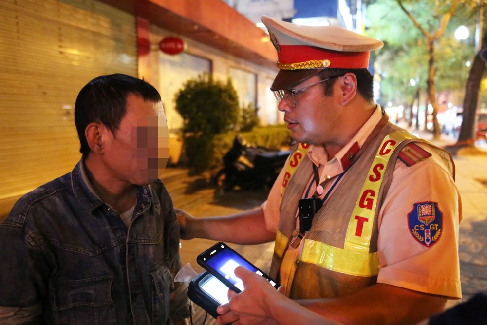 Hà Nội: Tăng cường kiểm soát nồng độ cồn trên các tuyến trọng điểm - ảnh 2
