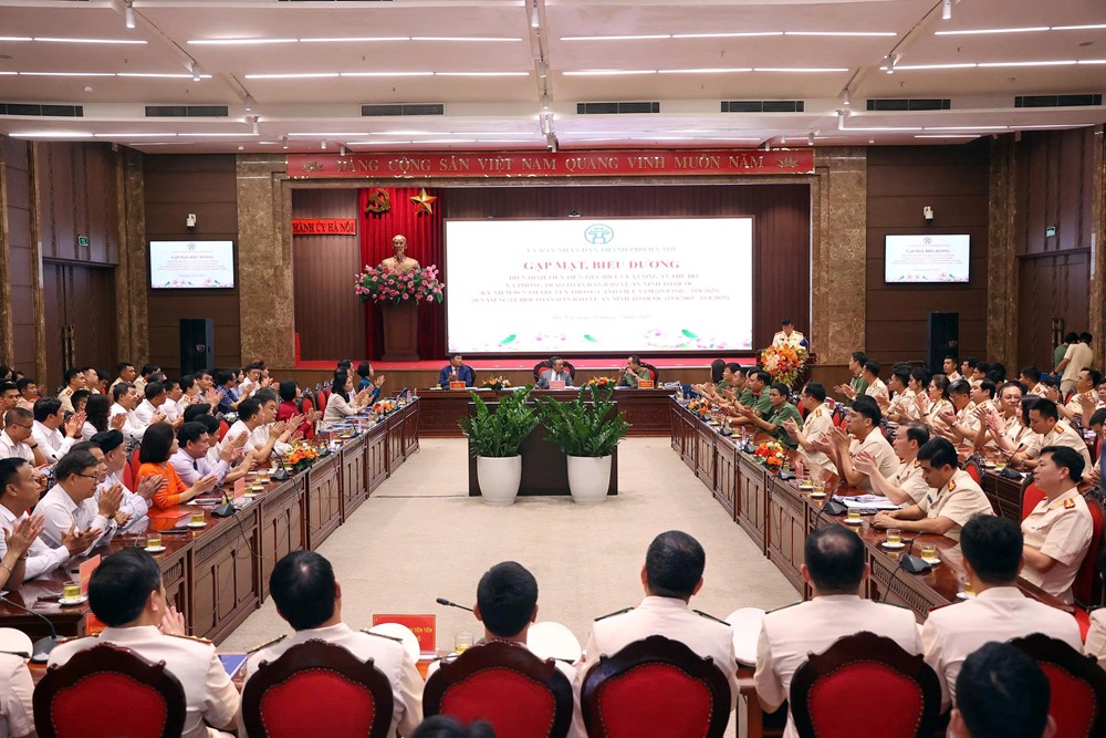 Hà Nội gặp mặt, biểu dương điển hình tiên tiến tiêu biểu của Công an Thủ đô - ảnh 2