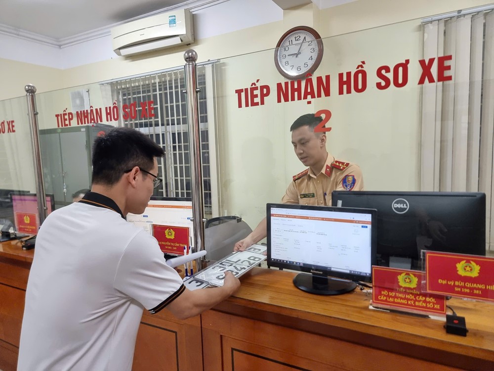 Thủ tục chuyển quyền sở hữu điện tử phục vụ sang tên xe trên Cổng dịch vụ công Bộ Công an  - ảnh 1