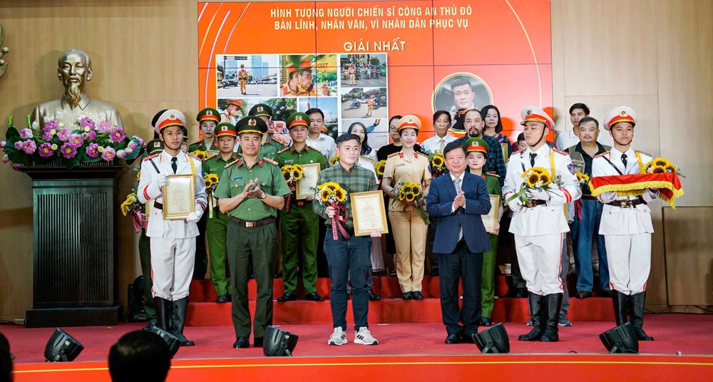 28 tác phẩm đạt giải cuộc thi ảnh về hình tượng chiến sĩ công an nhân dân - ảnh 3