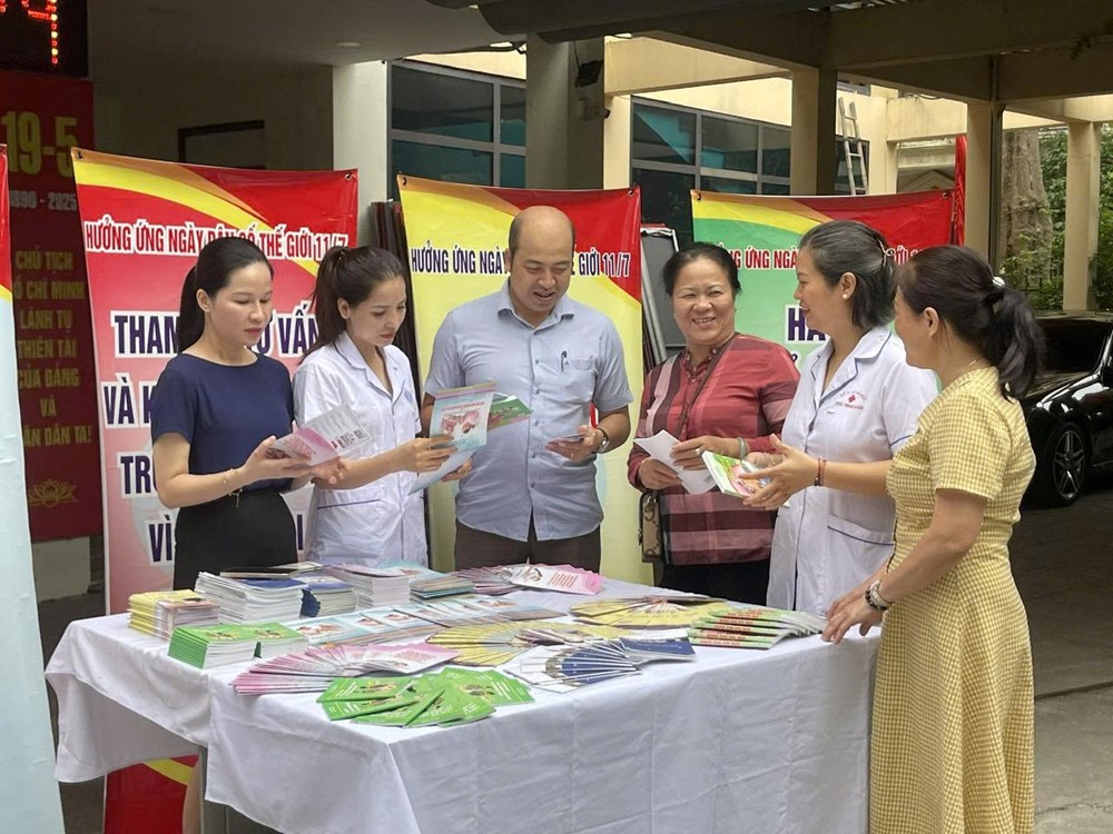 Hà Nội: Phường Phương Liệt tổ chức tuyên truyền lưu động hưởng ứng Ngày dân số thế giới 11/7 - ảnh 1