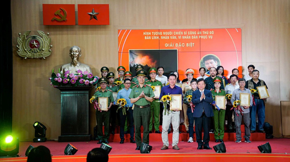 28 tác phẩm đạt giải cuộc thi ảnh về hình tượng chiến sĩ công an nhân dân - ảnh 4