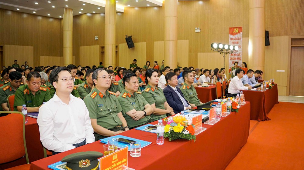 28 tác phẩm đạt giải cuộc thi ảnh về hình tượng chiến sĩ công an nhân dân - ảnh 1