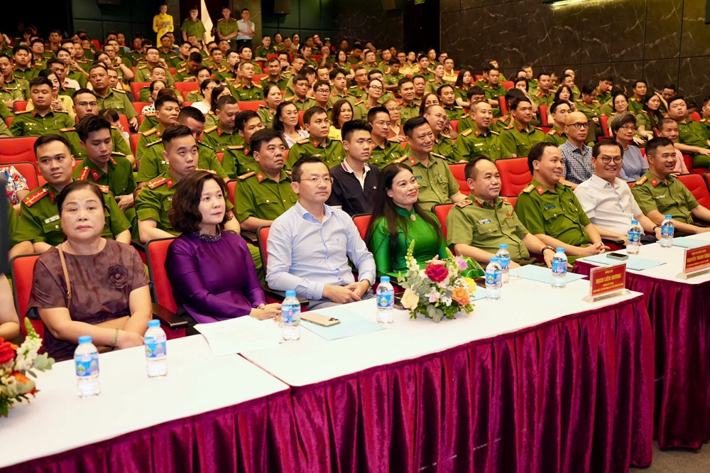 Tri ân những đóng góp lặng thầm của lực lượng Công an Thủ đô - ảnh 1