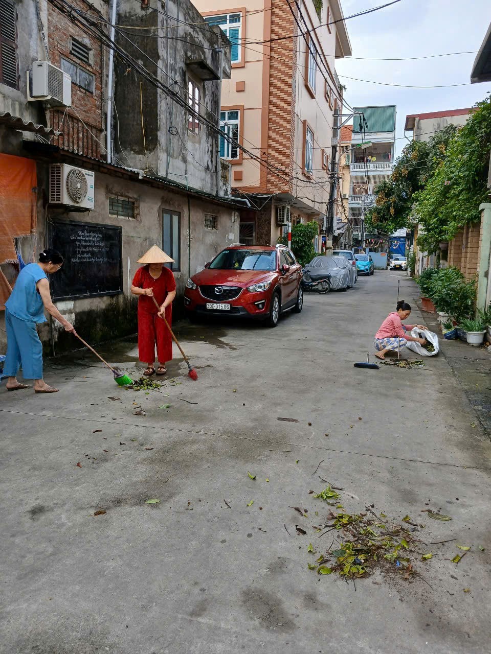 Phường Phú Diễn ra quân tổng vệ sinh môi trường, làm sạch không gian sống - ảnh 9