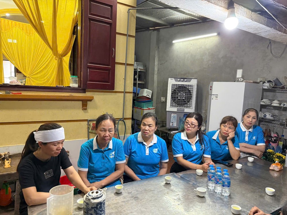 Hội LHPN xã Đại Thanh thăm viếng, hỗ trợ nạn nhân vụ đắm tàu tại Quảng Ninh - ảnh 2