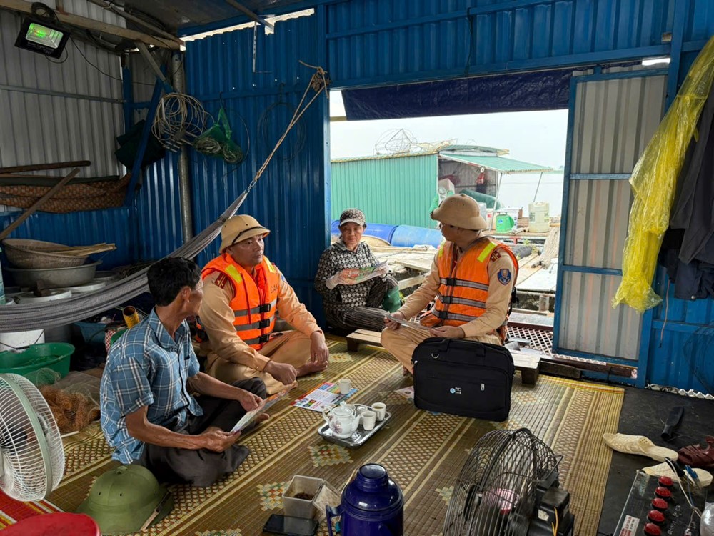 Hà Nội: Đồng loạt kiểm tra, tuyên truyền ứng phó bão số 3 trên tuyến sông Hồng - ảnh 3