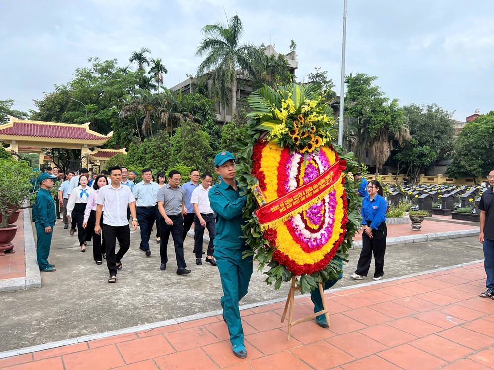Phường Thanh Liệt (Hà Nội) tổ chức tri ân các anh hùng liệt sĩ - ảnh 1
