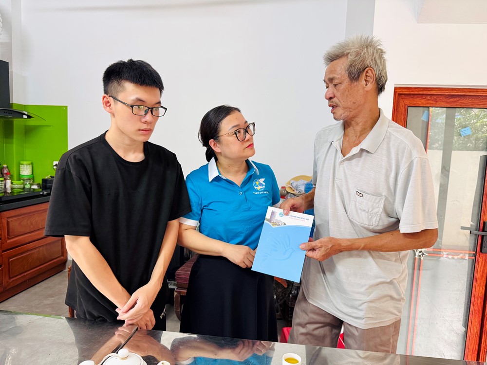 Hội LHPN Hà Nội thăm hỏi, hỗ trợ gia đình hội viên phụ nữ là nạn nhân vụ chìm tàu tại Quảng Ninh - ảnh 1