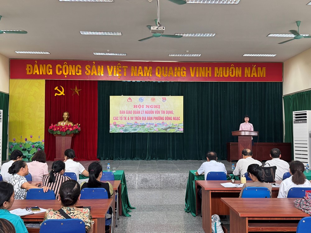 Phường Đông Ngạc tổ chức bàn giao quản lý nguồn vốn tín dụng chính sách - ảnh 1