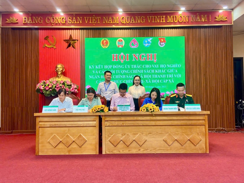 Các Hội đoàn thể phường Thanh Liệt ký kết hợp đồng uỷ thác vay vốn chính sách - ảnh 1