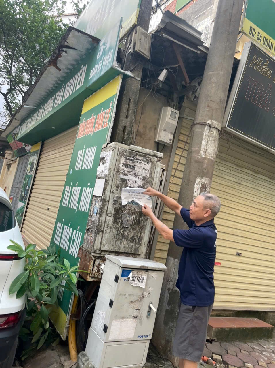 Phường Phú Diễn ra quân tổng vệ sinh môi trường, xây dựng đô thị sáng - xanh - sạch - đẹp - ảnh 6