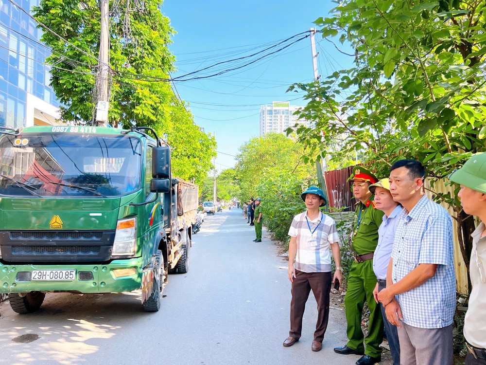 Hơn 200 cán bộ và nhân dân phường Thanh Liệt ra quân vệ sinh môi trường - ảnh 5