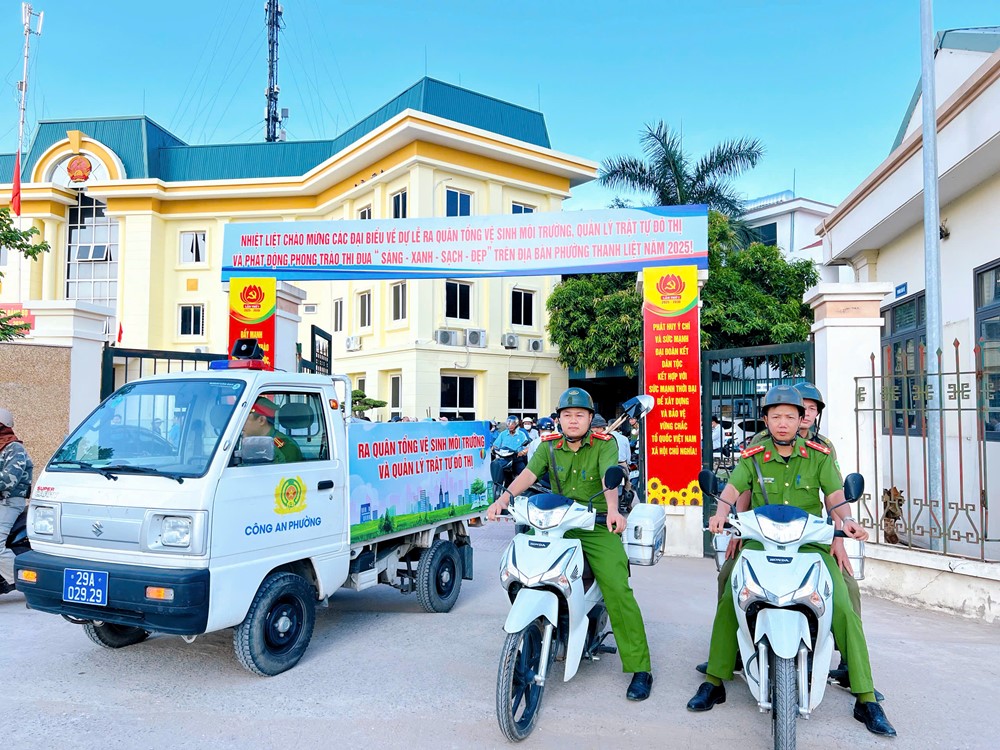 Hơn 200 cán bộ và nhân dân phường Thanh Liệt ra quân vệ sinh môi trường - ảnh 4