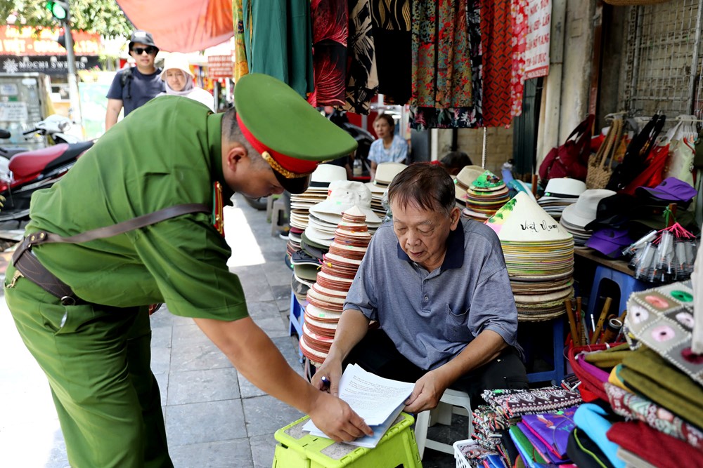 Hà Nội: Tăng cường xử lý vi phạm giao thông, trật tự đô thị ở khu vực nội đô - ảnh 4