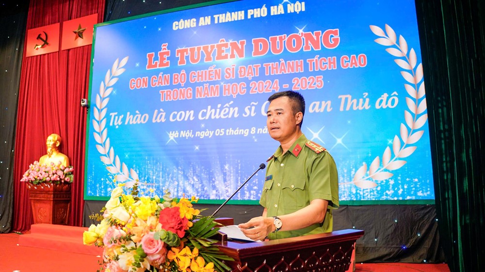 Công an Hà Nội tuyên dương 834 học sinh tiêu biểu, xuất sắc - ảnh 4