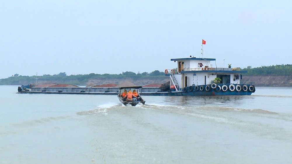 Hà Nội: Duy trì kiểm soát chặt vận tải đường thủy trên sông Hồng  - ảnh 1