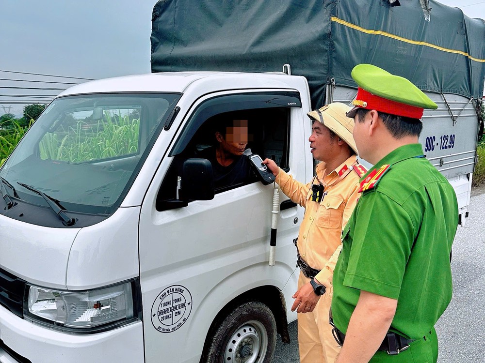 Hà Nội: Lực lượng cảnh sát giao thông phối hợp với công an cấp xã bảo đảm trật tự an toàn giao thông - ảnh 2