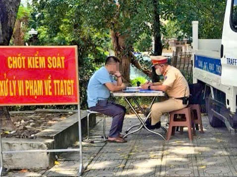 Hà Nội: Xử phạt loạt ô tô cố tình đi vào đường cấm trên đường Đỗ Mười - ảnh 1