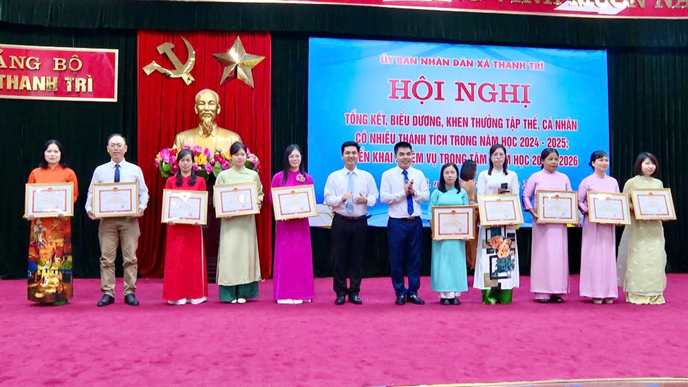 Xã Thanh Trì: Tặng giấy khen cho 5 tập thể và 54 cá nhân đạt thành tích cao trong sự nghiệp giáo dục  - ảnh 4