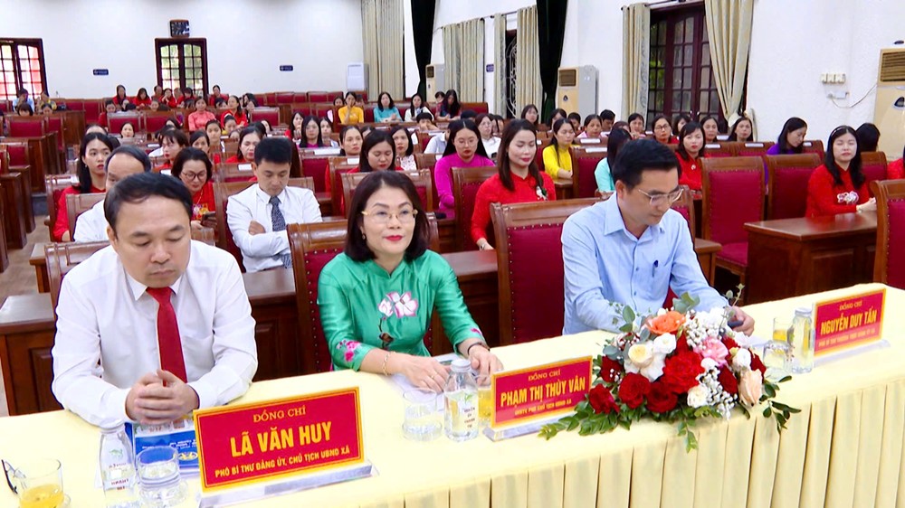 Xã Thanh Trì: Tặng giấy khen cho 5 tập thể và 54 cá nhân đạt thành tích cao trong sự nghiệp giáo dục  - ảnh 1