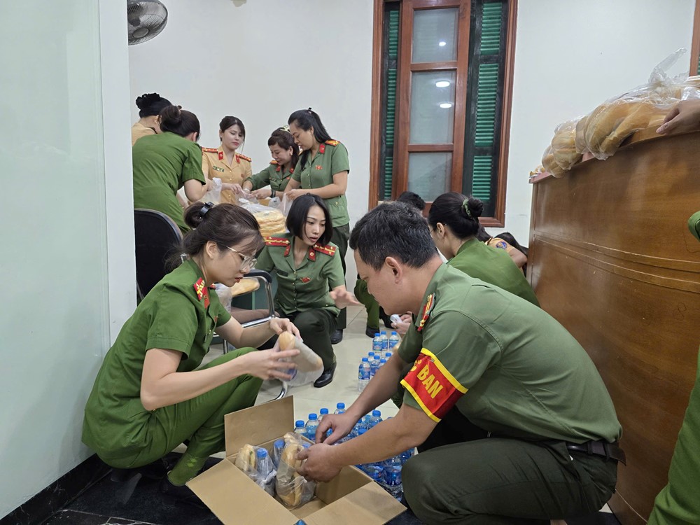Phụ nữ Công an Thủ đô đồng hành hỗ trợ lực lượng làm nhiệm vụ A80 - ảnh 5