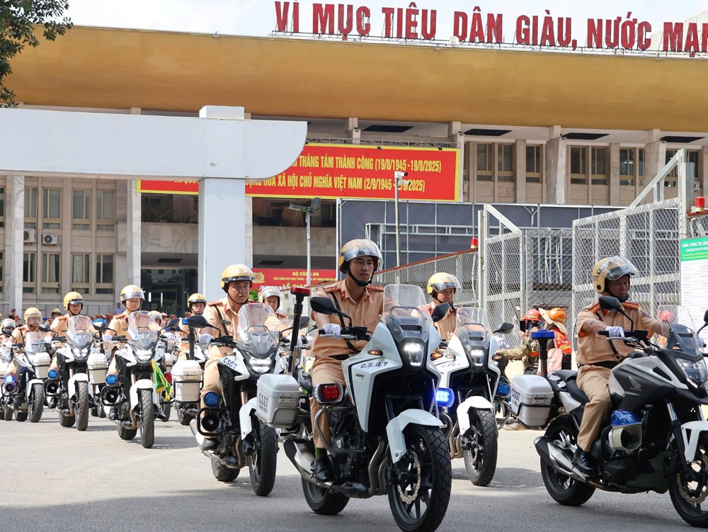 Hà Nội tiếp nhận hơn 600 Cảnh sát giao thông phục vụ Lễ duyệt binh, diễu binh A80 - ảnh 9